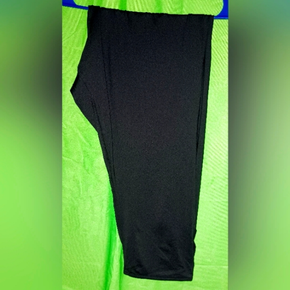 Emery Rose Capris